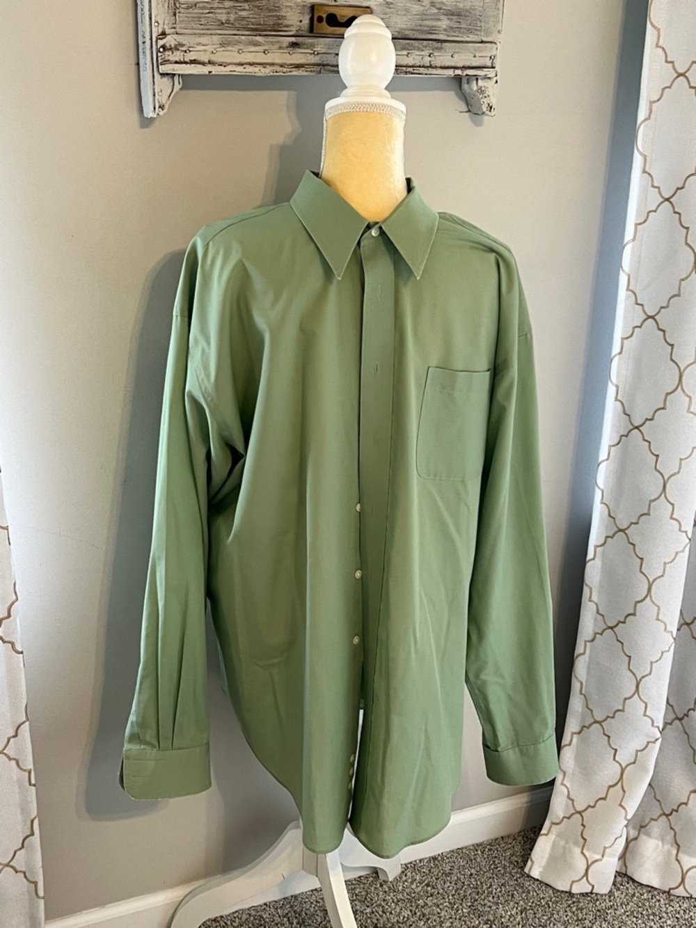 Men's Classic Long-Sleeve Button-Down Shirt - Olive Green
